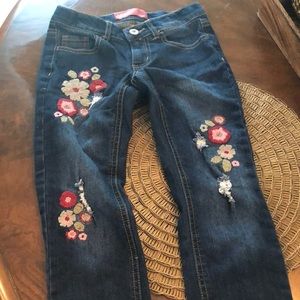 Girls jeans with embroidered flowers
